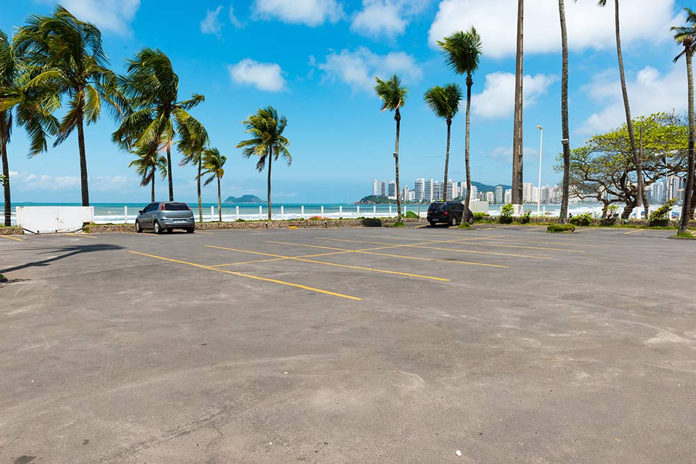 Avenidas de Guarujá, SP, têm novas regras de estacionamento